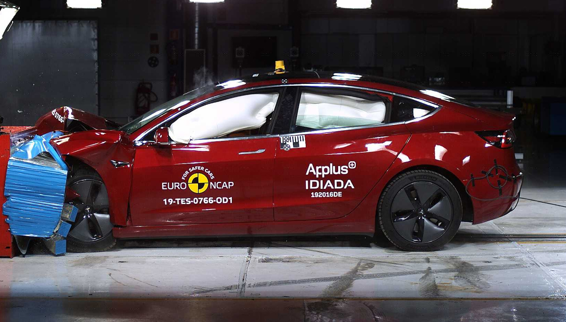 Tesla Model 3 Euro NCAP testinden tam not aldı