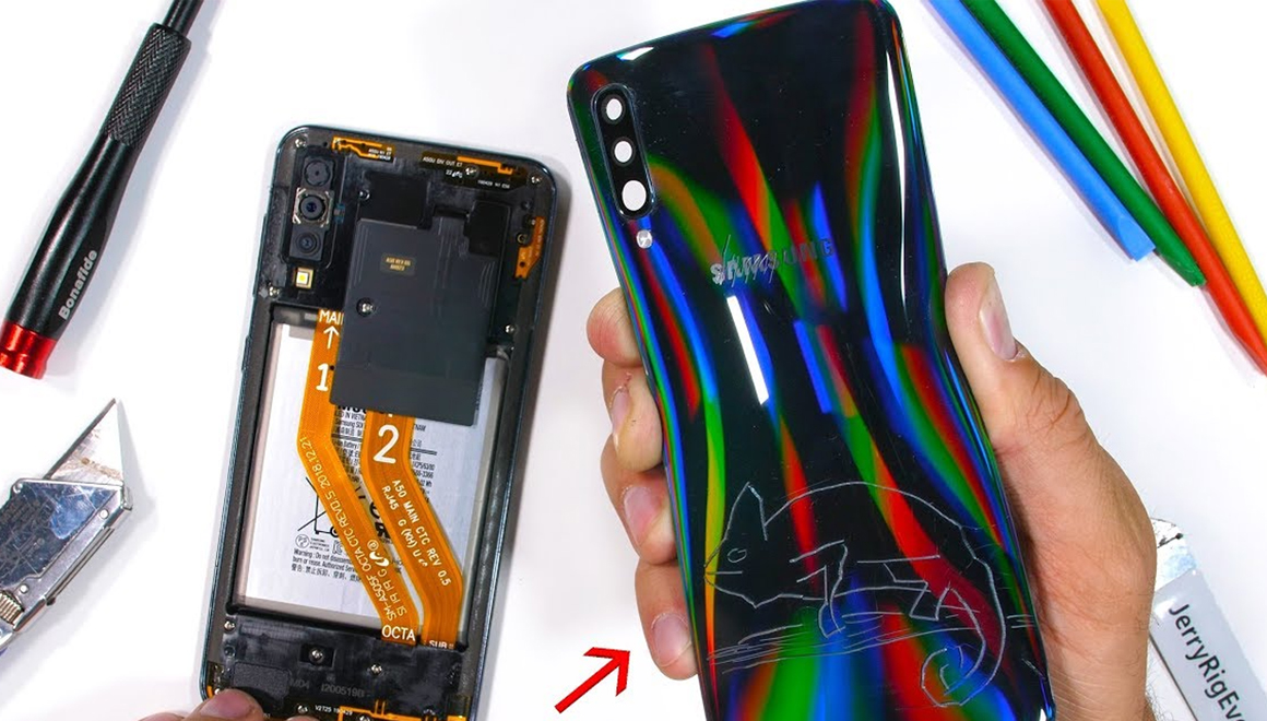Samsung Galaxy A50 parçalarına ayrıldı!