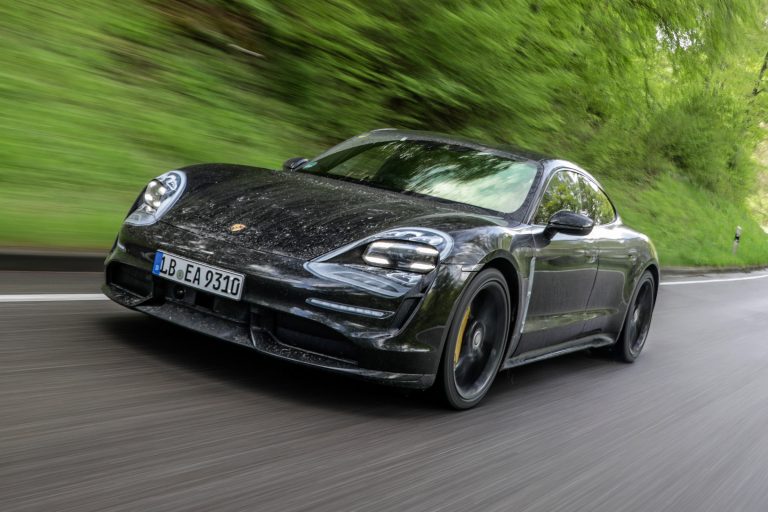 Porsche sahipleri üç yıl ücretsiz internet alacak