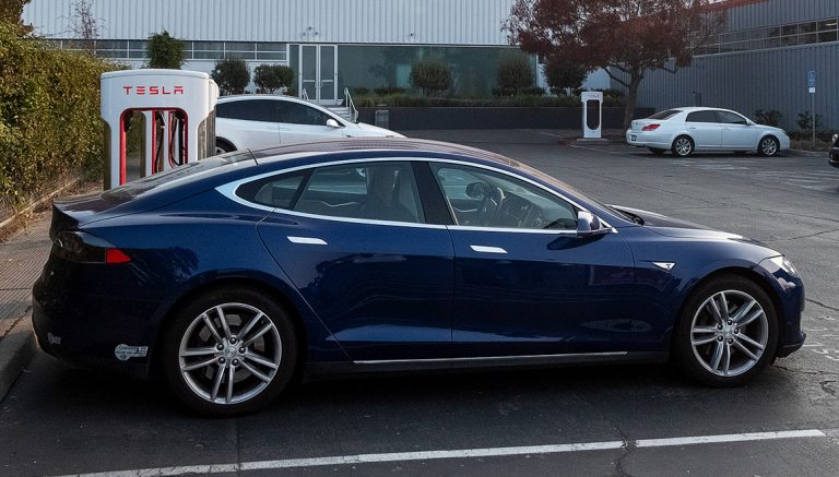 Tesla trafik sigortası hizmetini kullanıma sundu