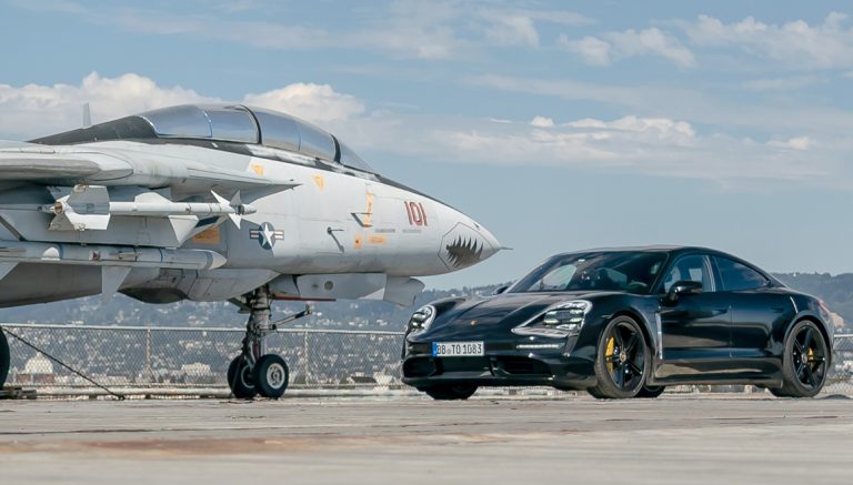 Porsche Taycan hız testi uçak gemisinde yapıldı