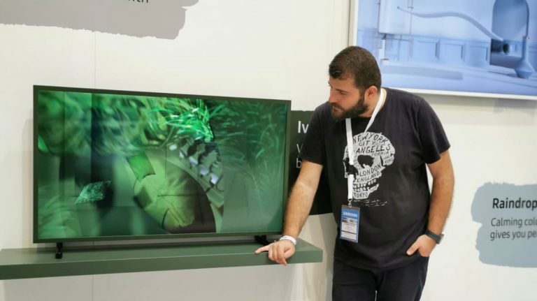 Samsung’tan bukalemun gibi TV’ler