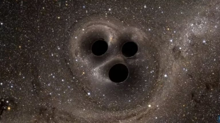 NASA uyardı: Üç kara delik çarpışacak!