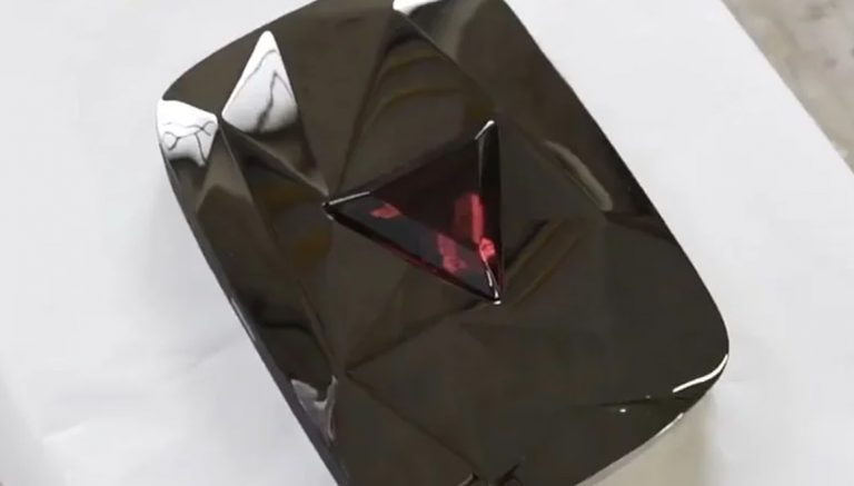 YouTube 100 milyon abone ödülünü tanıttı!