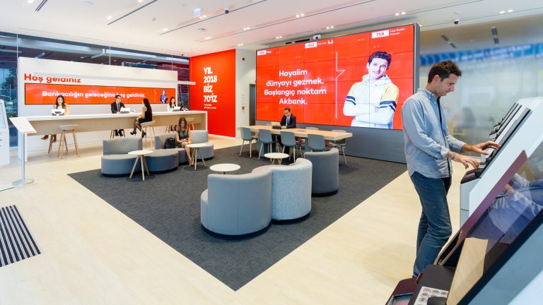 Akbank mobil uygulaması yenilendi