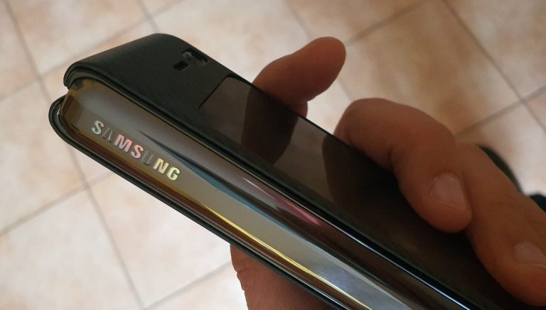 Galaxy Fold bu kez logo sorunu ile gündemde!