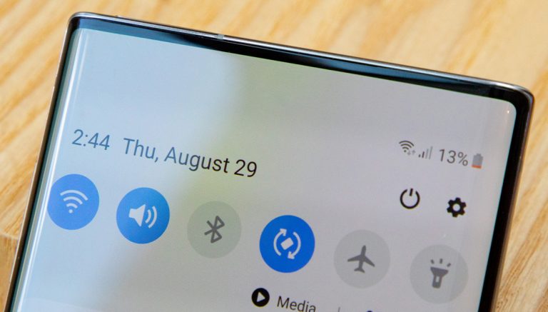 Galaxy Note 11 ön kameraya veda edebilir