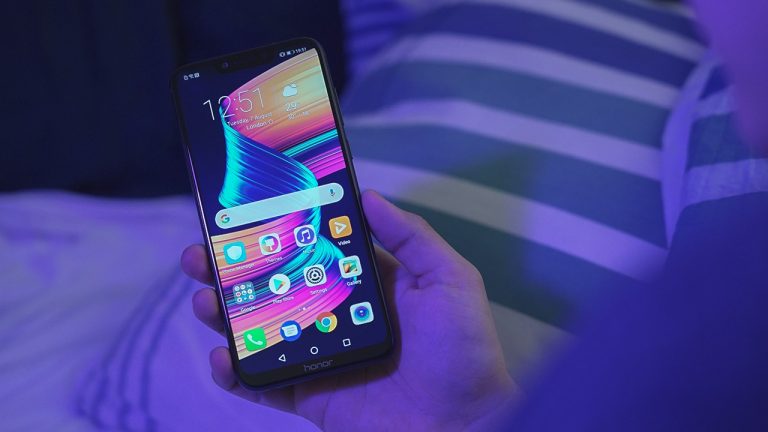 Honor Play kullanıcılarını şok edecek gelişme!