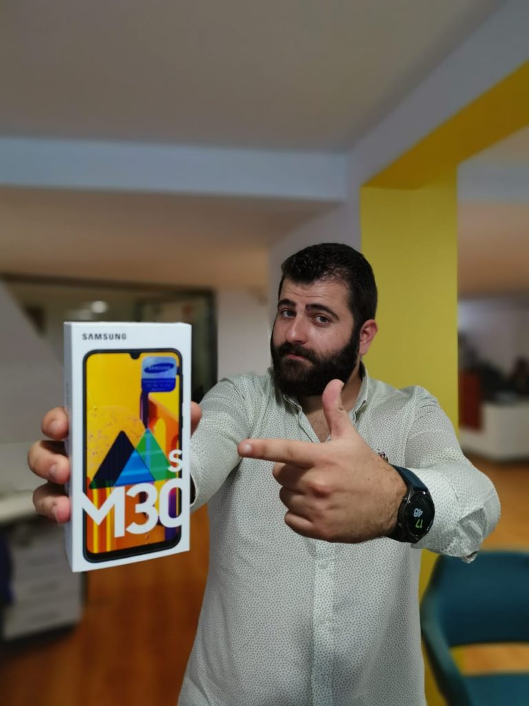 Samsung Galaxy M30s kutusundan çıkıyor!