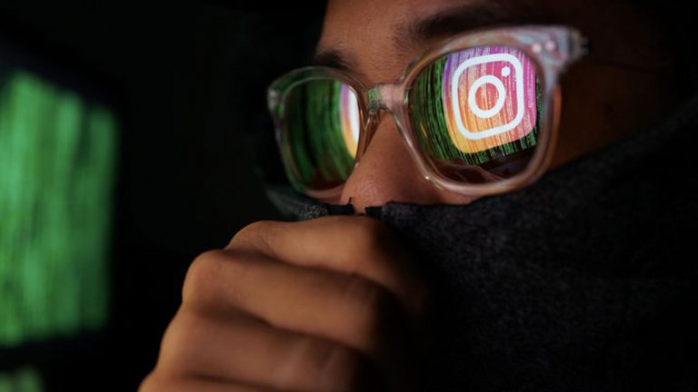 Paylaştığınız fotoğraflar sizi tehlikeye atabilir