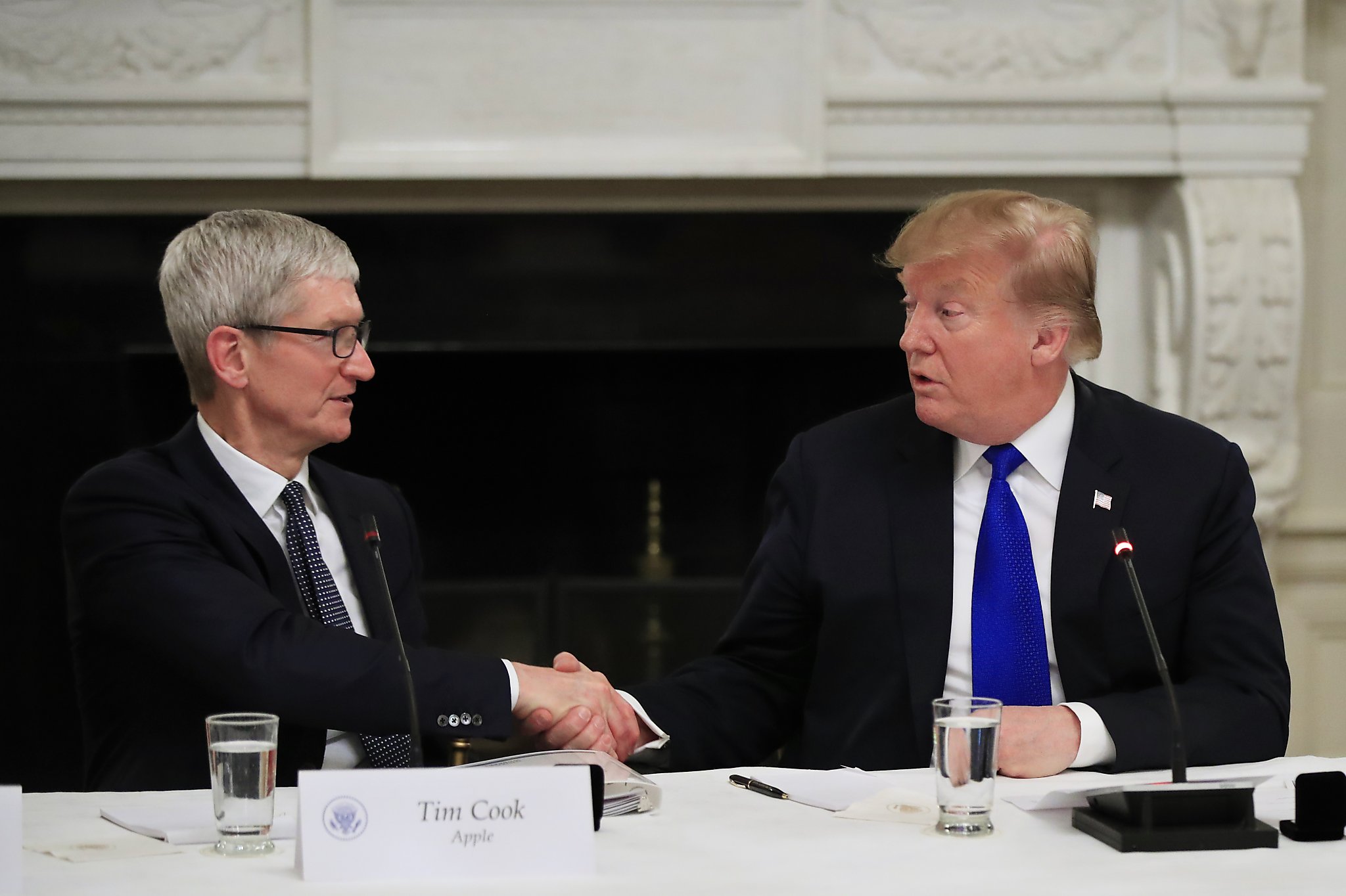 Çin’e nispet: Trump, Apple fabrikasını gezecek