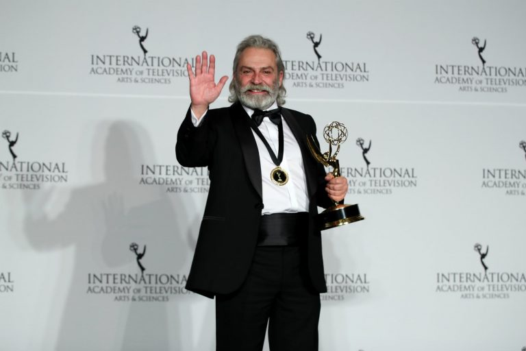Haluk Bilginer Emmy Ödülü aldı