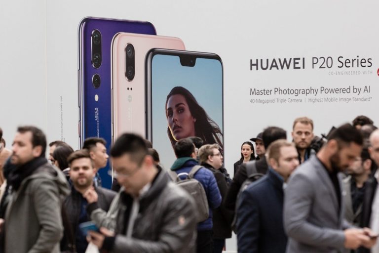 Huawei, 3 kişiyi mahkemeye verdi