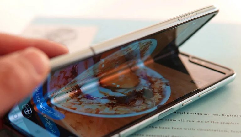 Samsung W20 tanıtıldı! Yeni katlanabilir telefon!