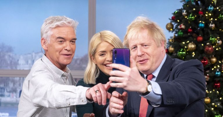 İngiltere Başbakanı Huawei P20 Pro ile selfie paylaştı