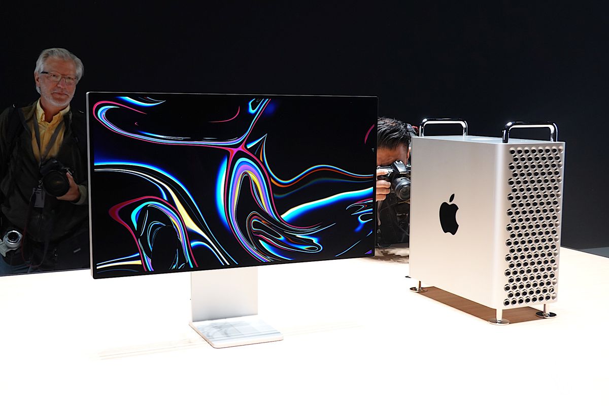 Apple Mac kavisli ekran