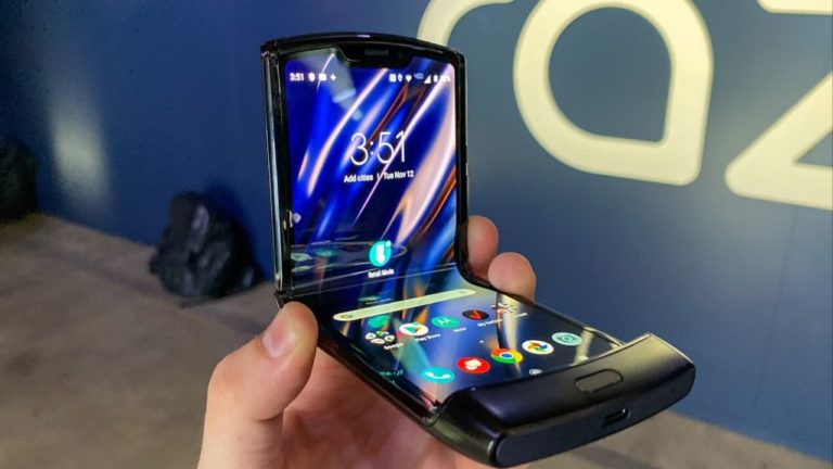 Bükülebilir telefon Motorola Razr şaşırttı!