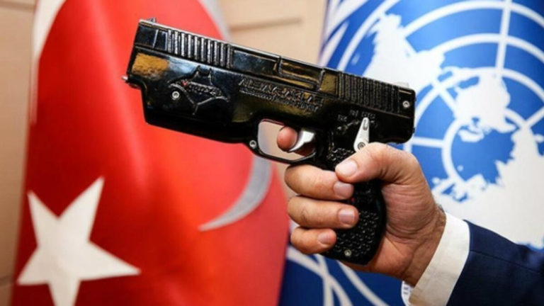 Milli elektroşok silahının üreticisi çekilme kararı aldı