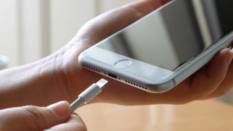 iPhone’lar Lightning’e veda etmek zorunda kalabilir!