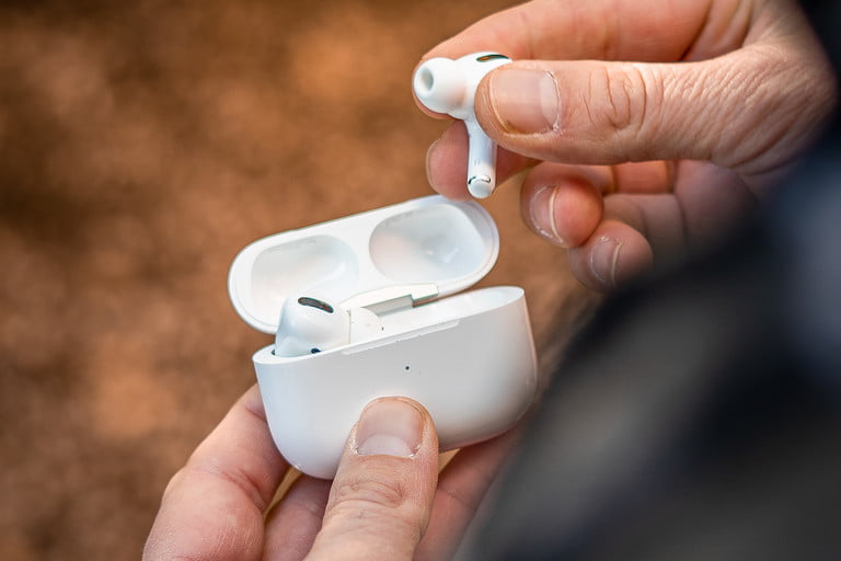 Emojili AirPods için Apple düğmeye bastı