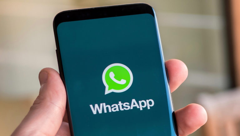 Facebook, WhatsApp konusunda geri adım attı
