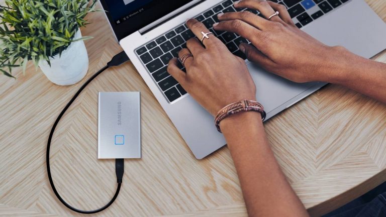 Parmak izi okuyuculu Samsung T7 Touch SSD tanıtıldı