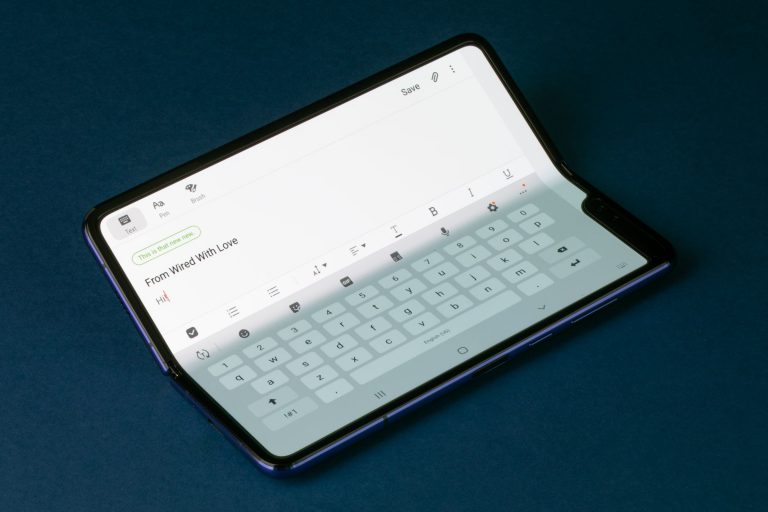 Karşınızda görünmez Klavye Samsung Selfie Type!