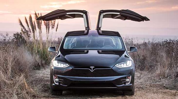 Tesla araçlar yayalar ile konuşacak