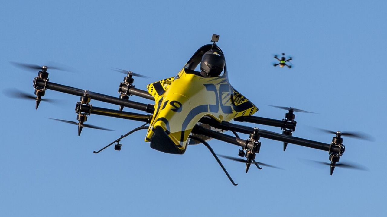 Dünyanın ilk insanlı drone'u