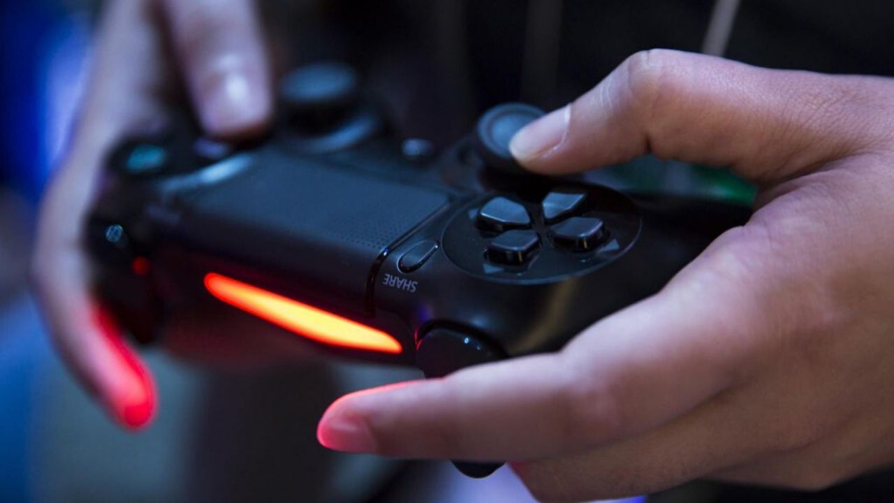 PS5 oyun kolları kablosuz şarj özelliği