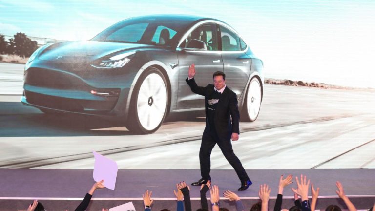 Corona etkisi: Tesla değer kaybetti!