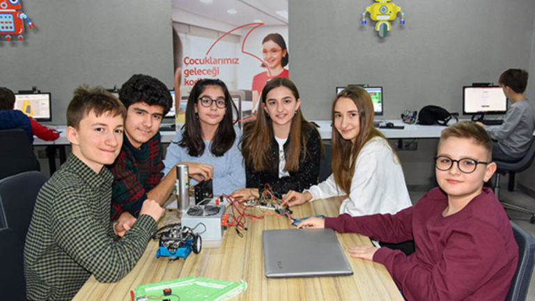 İki öğrenciden Alzheimer hastaları için akıllı kapı!