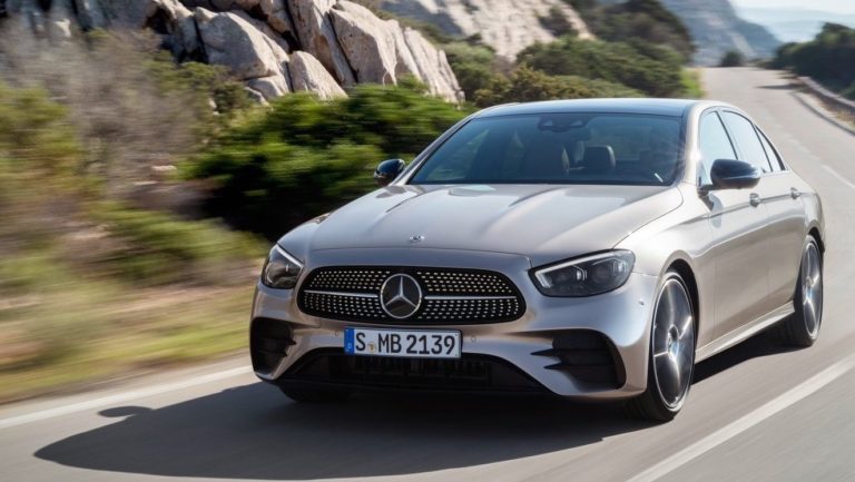 2021 Mercedes C-Serisi benzin alırken yakalandı!