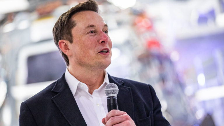 Elon Musk corona virüsü eleştirisi ile gündemde!