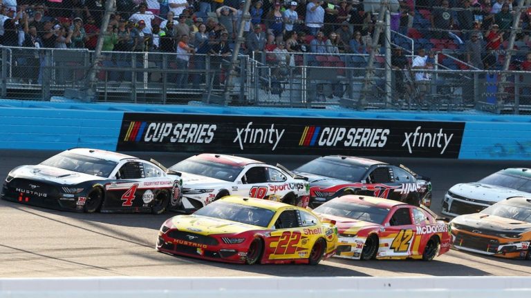 NASCAR yarışçıları, bilgisayar oyununda yarışıyor