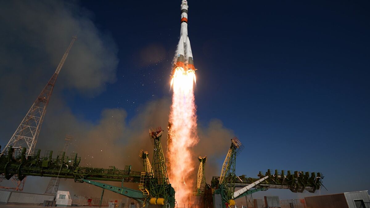 Rusya, uzaydan internet için uydusunu fırlattı!
