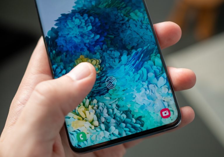 Samsung, telefon temizliğine başladı