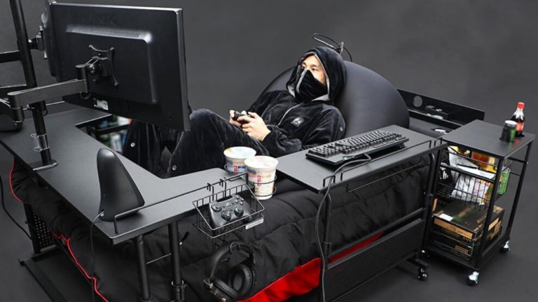 Oyunseverler için yatak da olabilen oyuncu koltuğu!