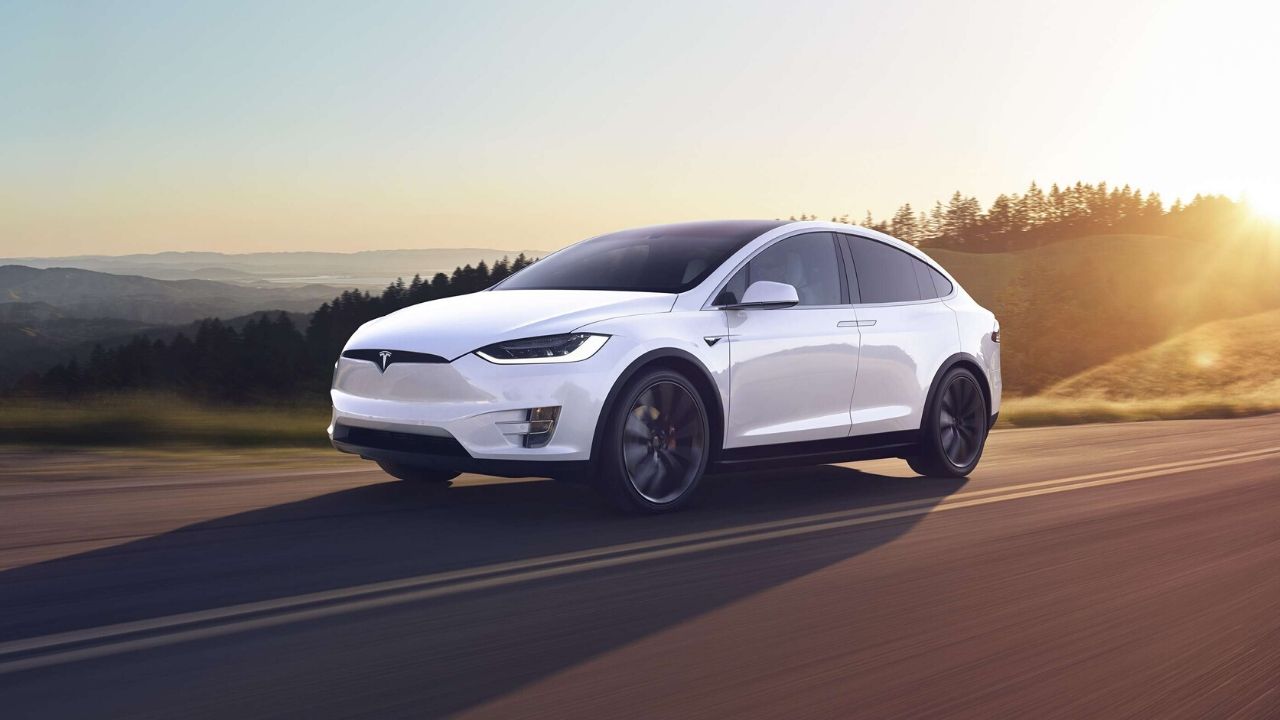 Tesla’dan Autopilot için beklenen güncelleme geldi