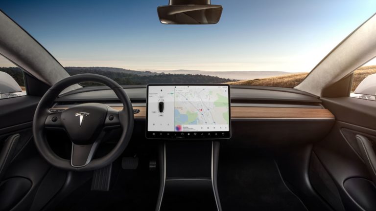 Tesla, Model 3 parçalarından solunum cihazı tasarladı!