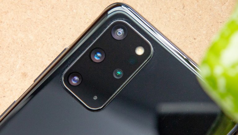 Galaxy S20 Plus, iPhone 11 Pro’yu solladı!