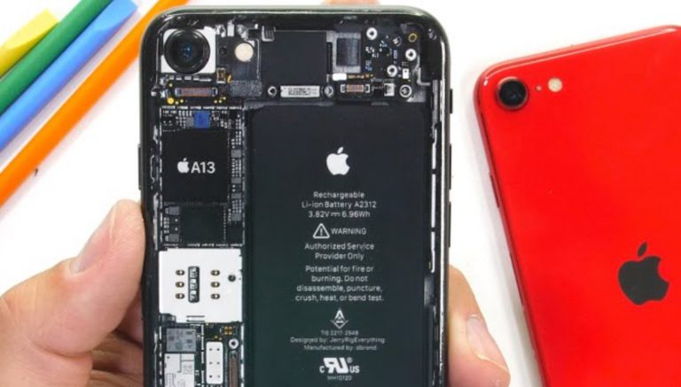 Yeni iPhone SE 2020 parçalarına ayrıldı