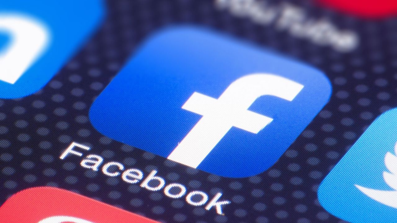 Beklenen Facebook koyu mod özelliği geliyor! - ShiftDelete.Net (1)