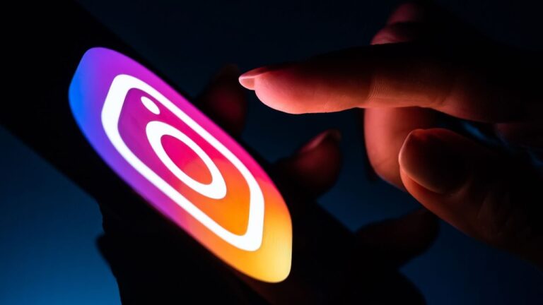Instagram çıplaklık içeren gönderileri öne mi çekiyor?
