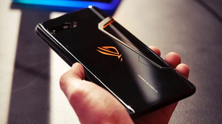 Dev batarya ve 16 GB RAM: Asus ROG Phone 3