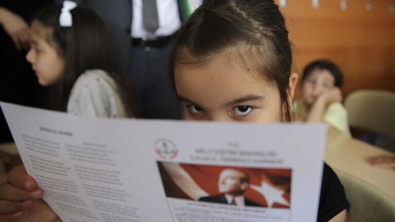 Karneler dağıtıldı, öğrenciler soluğu sosyal medyada aldı!