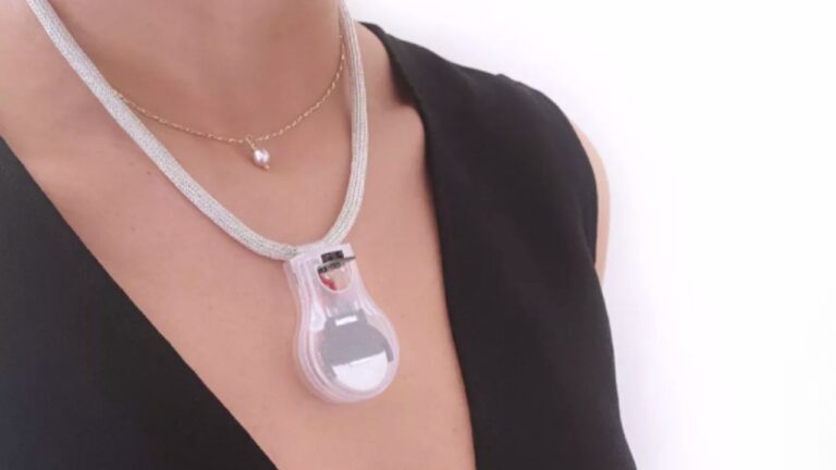 NASA’dan yüze dokunmayı engellemeye yönelik kolye