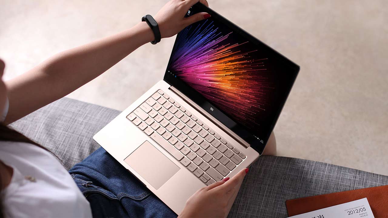 Xiaomi Mi Notebook geliyor! 12 saat pil ömrü