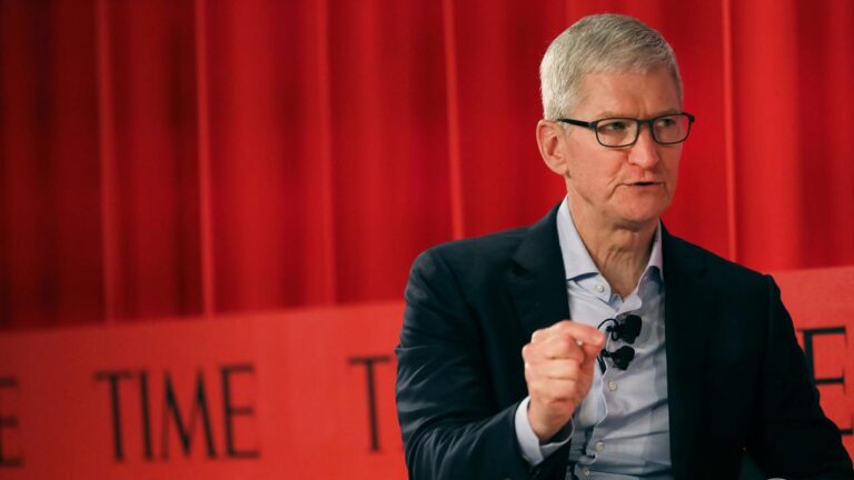 Tim Cook COVID’in ‘sistemik adaletsizliğine’ vurgu yaptı