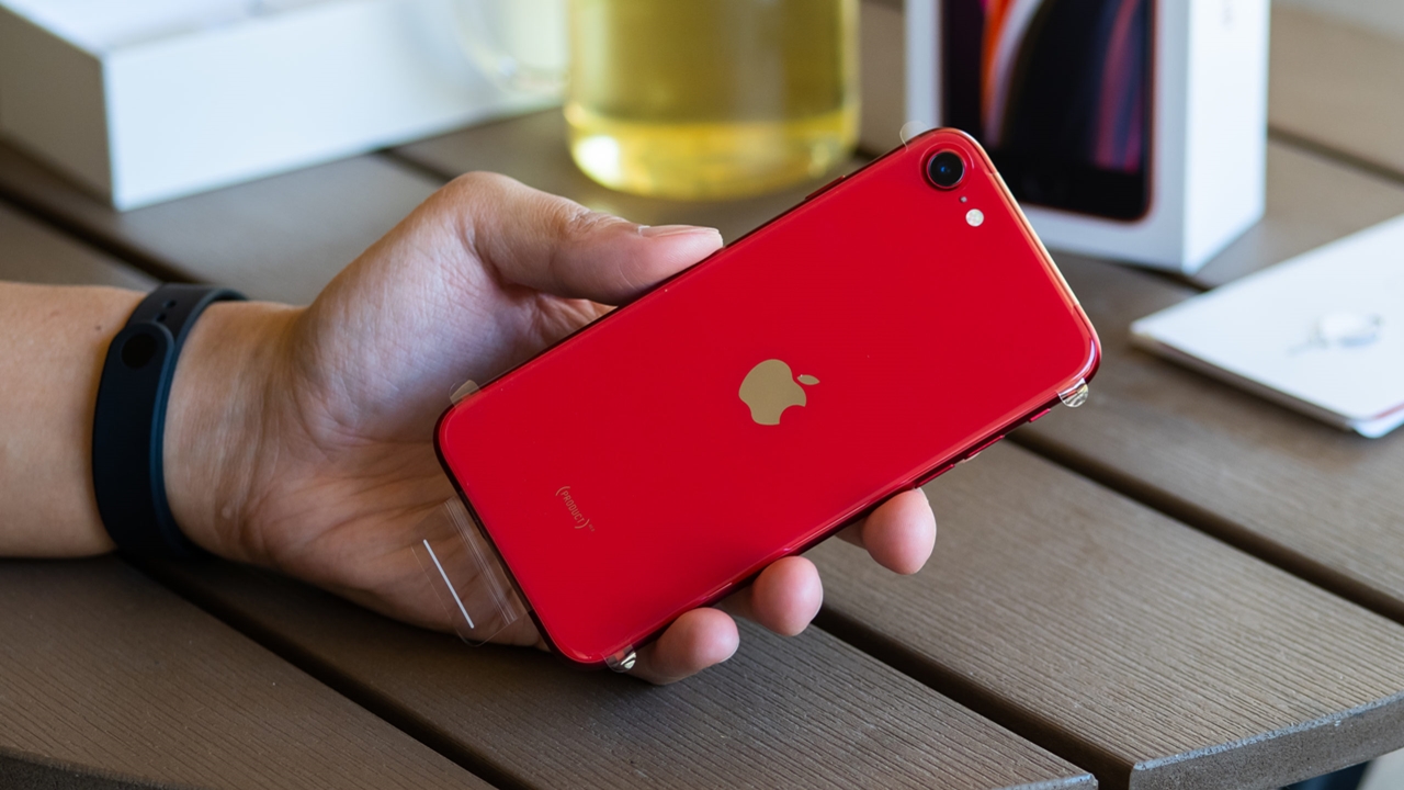 iPhone SE 2020 satış rakamları belli oldu